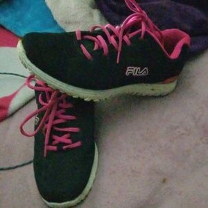 Fila Athletic Shoes.  Gently Used. Women's  Sz  11